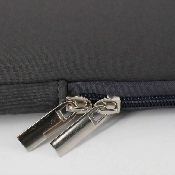 Initial “I” 13in laptop or tablet bag - NWOT - Picture 2 of 5